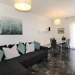 Apartamento 2 Bedroom Cozy In