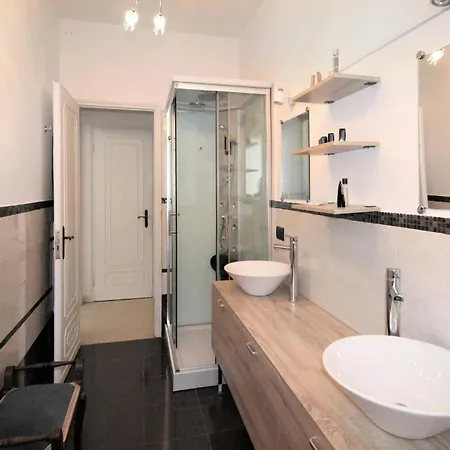 2 Bedroom Awesome In *