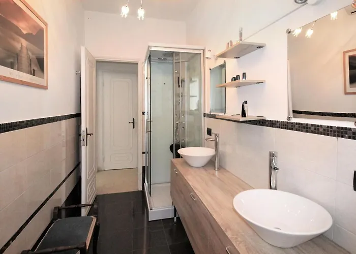 2 Bedroom Cozy In *